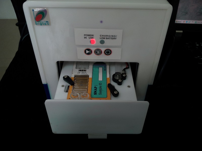 Cartridge placed in the battery-operated, automated sample preparation device that extracts nucleic acids from the specimen
