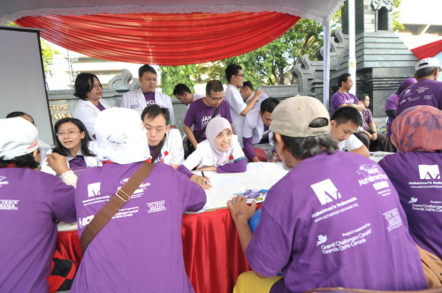 World Alzheimer's Month Memory Walk 2014 participants in Semarang sit down for free consultation and screening tests for Alzheimer's Disease