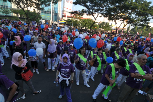 Over 1000 people gathered at Semarang's Car-Free Day to commemorate World Alzheimer's Month during September 2014