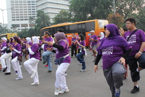 World Alzheimer's Month 2014 participants in Jakarta exercised together to reduce the risk of developing Alzheimer's Disease.